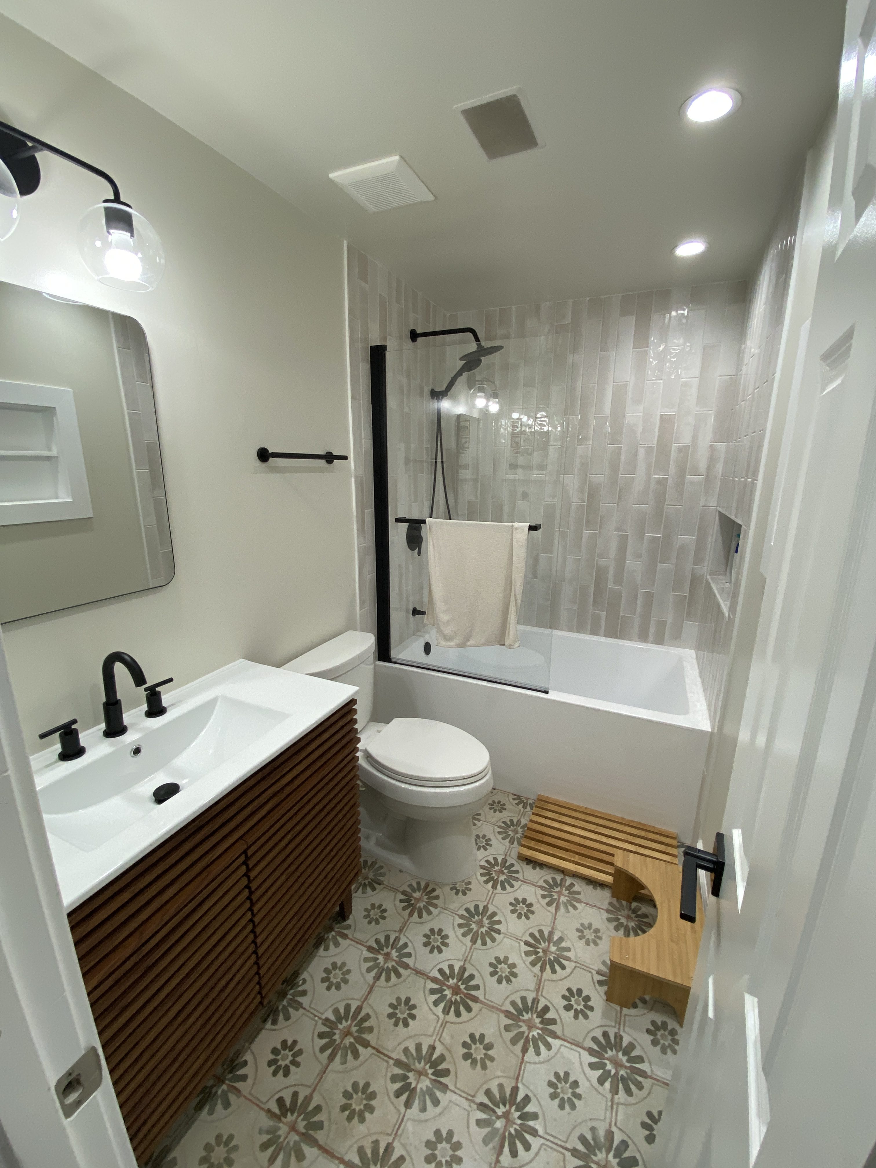 Remodeled bathroom with tiled shower, Seattle Eastside — Pelletier Construction Group